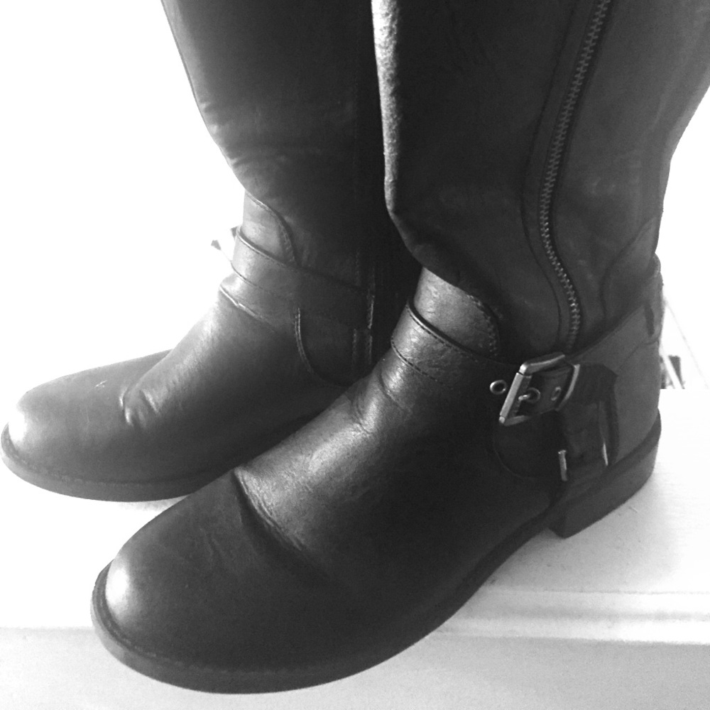 Chic zip up knee boots